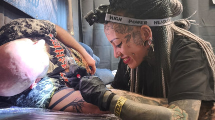 A Evian, le tatouage pour réparer les corps abimés (interview) A Evian, le tatouage pour réparer les corps abimés (interview)