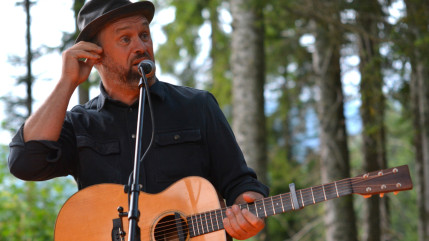 Dans la forêt, au milieu des montagnes du Chablais, Mister Mat a captivé son public (interview) Dans la forêt, au milieu des montagnes du Chablais, Mister Mat a captivé son public (interview)