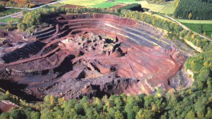 &Eacute;vadez-vous en Auvergne-Rh&ocirc;ne-Alpes au Volcan de Lempt&eacute;gy !