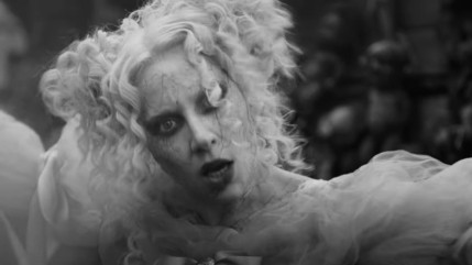 Lady Gaga inqui&eacute;tante pour le clip de "The Dead Dance"