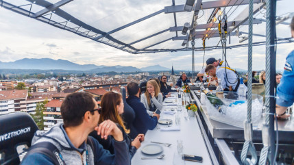Les élèves du Lycée Hôtelier Savoie-Léman seront "à la manœuvre" sur le prochain festival gastronomique thononais "Toques en Chablais" (interview) Les élèves du Lycée Hôtelier Savoie-Léman seront "à la manœuvre" sur le prochain festival gastronomique thononais "Toques en Chablais" (interview)