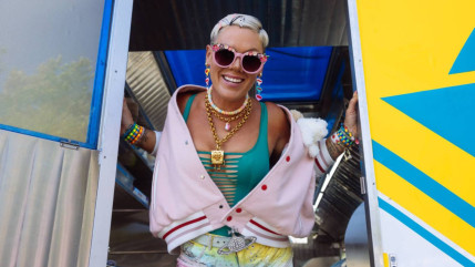 P!nk présente le clip de son nouveau single festif et enjoué (vidéo) P!nk présente le clip de son nouveau single festif et enjoué (vidéo)