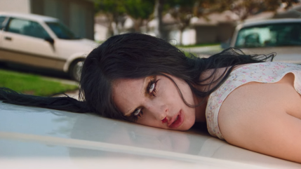 Lady Gaga d&eacute;voile "Disease", un son &eacute;nergique au clip tortur&eacute; !