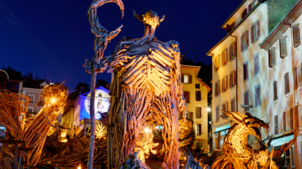 Le 15 d&eacute;cembre, les flottins, y&eacute;tis et autres dahus s'emparent de la ville d'Evian pour animer le "Fabuleux Village" (interview)